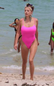 caroline-vreeland-in-a-pink-one-piece-swimsuit-miami-beach-07-22-2017-7.jpg