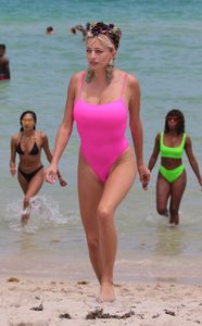 caroline-vreeland-in-a-pink-one-piece-swimsuit-miami-beach-07-22-2017-8.jpg