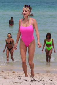 caroline-vreeland-in-a-pink-one-piece-swimsuit-miami-beach-07-22-2017-9.jpg