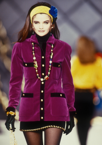 chanel-fw-1990-2.thumb.png.56cab403f8eecd99ce17cd52a8767f58.png