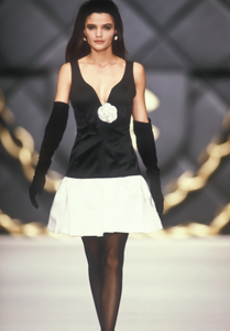 chanel-fw-1990-3.thumb.png.e966b79aea1a41271d4b7a4cdb158ca2.png