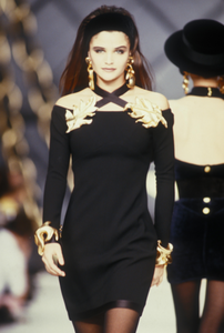 chanel-fw-1990-4.thumb.png.f9b2986e327e0bc6e939426f9ffdeefa.png