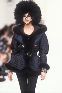 chanel-fw-1991-2.thumb.jpg.47ae0bed41211445304bc60d37f9233e.jpg