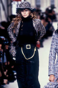 chanel-fw-1994-1.thumb.JPEG.b10f194429a2c5c532d90bc114ca4914.JPEG