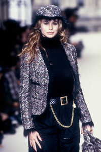 chanel-fw-1994-2.thumb.JPEG.7f7dbcd9eb54d16d8da758c22a15b655.JPEG