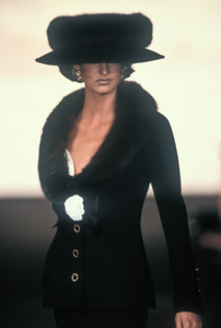 chanel-hc-fw-1990-3.thumb.png.0f2f1c142d8edcce14f19cbc6b9ec6d2.png