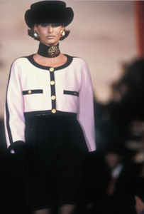 chanel-hc-fw-1990-5.thumb.png.702308f9fd4d0badd5f06c59fb4181d4.png