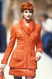 chanel-hc-fw-1991-1.thumb.jpg.1d044469a7d92f0dcd57478e1ee04fe9.jpg