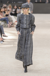 chanel-hc-rf17-0050.thumb.jpg.57de06e99adf2161aac85d2c5a9c1db4.jpg