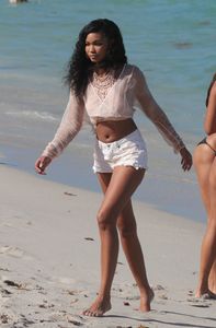 chanel-iman-and-heidy-de-la-rosa-in-a-bikinis-beach-in-miami-07-01-2017-13.jpg