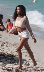 chanel-iman-and-heidy-de-la-rosa-in-a-bikinis-beach-in-miami-07-01-2017-14.jpg