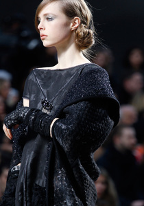 chanel-rtw-fw2011-details-081_121704744500.thumb.jpg.fd67fb8169df871aece199fbe3f73f89.jpg