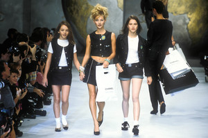 chanel-ss-1996-1.thumb.jpg.37a28932d81b80e68d8902901bdfa4e1.jpg