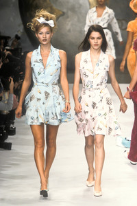 chanel-ss-1996-1.thumb.jpg.3e0e6714be6a51d2bf4f8638fce11ea4.jpg