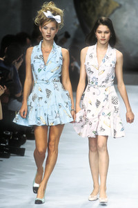 chanel-ss-1996-2.thumb.jpg.f768c0a993b0a71e7ef97aa7597186d1.jpg