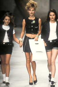 chanel-ss-1996-4.thumb.jpg.9c6d2291f4ef0b303ce7d9c86b247c35.jpg