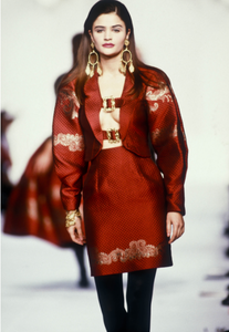 chantal-thomas-fw-1990-4.thumb.png.58ddeb51a3410fb9153ebe80e15028fd.png