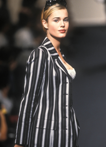 chantal-thomas-fw-1995-2.thumb.png.d6b4a8f7822fc969619f7b56d9b7ae38.png
