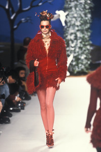 chloe-fw-1994-1.thumb.JPEG.f66f89f3d4e0c130de94a0a678d2a6bc.JPEG