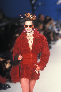 chloe-fw-1994-2.thumb.JPEG.8c66b4e15ed6a60a43a94899a2c1381f.JPEG