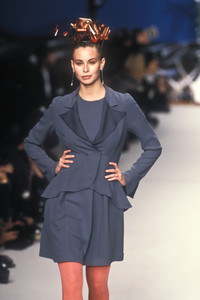 chloe-fw-1994-3.thumb.JPEG.0790a362607e3cb72d3f3bf3ec549109.JPEG