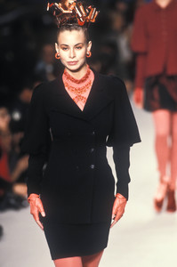 chloe-fw-1994-4.thumb.JPEG.216be93ff253e104dd3b4e4cf4211acd.JPEG