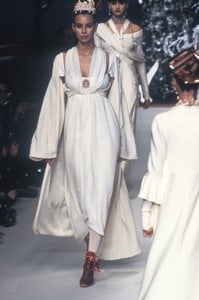 chloe-fw-1994-5.thumb.JPEG.9691e20c362fe186559700e54f5874cf.JPEG