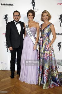 designer-nicolas-fafiotte-miss-univers-2017-iris-mittenaere-and-miss-picture-id655811932.jpg