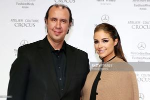 designer-tony-ward-and-miss-universe-olivia-culpo-attends-the-week-picture-id185933654.jpg