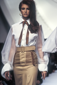 dior-ss-1993-7.thumb.png.dcba143c6c6f3245afcea9cc80c6ee94.png