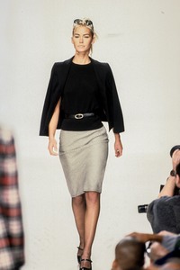 dkny-aw-1995-1.thumb.jpg.08a1d86a2a5ce7a3318b7de26c66ecfe.jpg