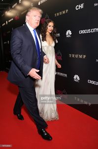 donald-trump-and-olivia-culpo-attend-the-red-carpet-at-miss-universe-picture-id187500660.jpg
