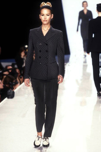 donna-karan-fw-1995-5.thumb.jpg.2280928e33ee3dc5e51be9392ae438a7.jpg