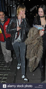 edie-campbell-seen-leaving-groucho-club-in-london-after-alamy.thumb.jpg.7dd0a1b60563c3bbd99b0a3a908b18fe.jpg