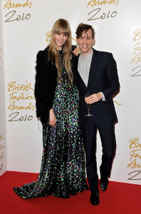 edie_bfa_7dec10_zimbio.thumb.jpg.1ceba82fcd3a4e92030c5aa2ad5bae17.jpg