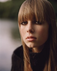 edie_british_vogue_aug11_vogue.thumb.jpg.5c4951a45afb3ba98f7a6bbd09adbaa9.jpg