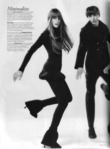 edie_british_vogue_oct10_tfs.thumb.jpg.26fea3bf23bee05adf8415a06d649ab9.jpg