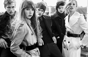 edie_burberry_aw06_celebs_place.thumb.jpeg.d9d5f4bade29e538f9d7c594865a7b4b.jpeg