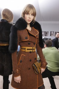 edie_burberry_aw11_burberry.thumb.jpg.d06f4690ca0f7edbe3b76e88005ba749.jpg