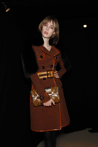 edie_burberry_aw11_livingly_2.thumb.jpg.3bbbd54d0d7a6df0cdb56bea0aa429b9.jpg