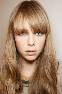 edie_burberry_ss12_livingly_2.thumb.jpg.efd702387b9cc4a7c84eb8c402cd2d4a.jpg