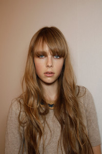 edie_burberry_ss12_livingly_6.thumb.jpg.d5d24780071046b1ffea37cee1771d09.jpg
