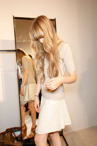 edie_burberry_ss12_livingly_7.thumb.jpg.385c4d50654ec264c4a5ada618bcb43a.jpg