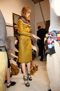 edie_burberry_ss12_livingly_8.thumb.jpg.4afad36fdd9273bf08e8267e47c42c5b.jpg