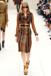 edie_burberry_ss12_nymag_2.thumb.jpg.4c71ae9924255264fd36d61a76a32738.jpg