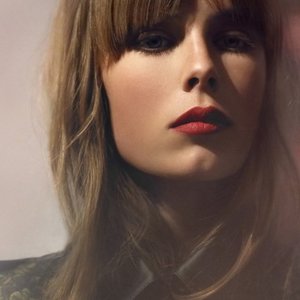 edie_burberry_ss13_popsugar.thumb.jpg.5d31e0ee822faca916b74cf8a7bfa5bf.jpg