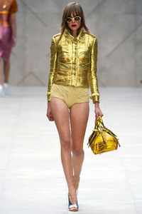 edie_burberry_ss13_vogue_1.JPG