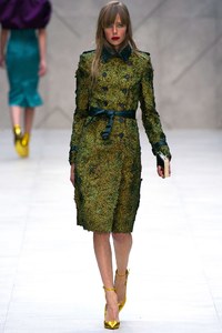 edie_burberry_ss13_vogue_2.JPG