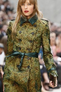 edie_burberry_ss13_vogue_4.JPG
