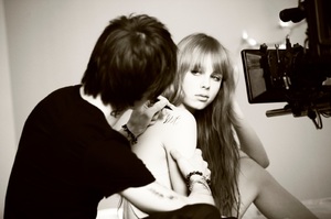 edie_cacharel_amor_amor_aw11_bts.thumb.jpg.d2c5723700fbb76ba1c3bf6f22ce7ddb.jpg
